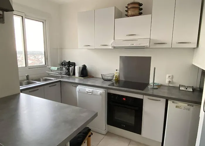 2 Pieces Centre-ville, 5 Personnes, Parking Inclus - Fr-1-696-122