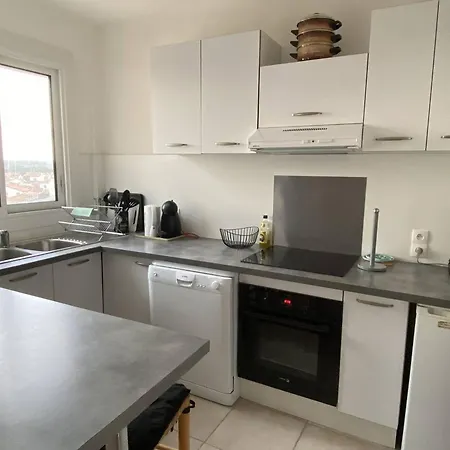 2 Pieces Centre-ville, 5 Personnes, Parking Inclus - Fr-1-696-122